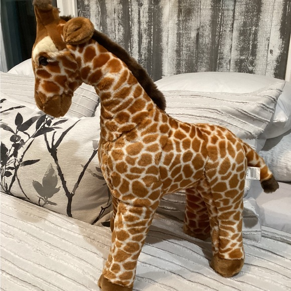 Vintage Plush Giraffe - Like New Condition- Never played with - Displayed only - Picture 2 of 5